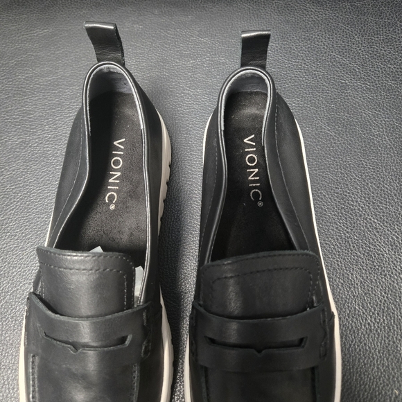 Vionic Women's Size 8 Uptown Black Leather Loafers - Picture 3 of 12